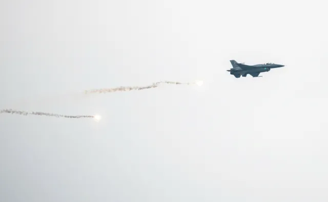 Silny atak rakietowy na Ukrainę. Polskie Dowództwo Operacyjne poderwało myśliwce
