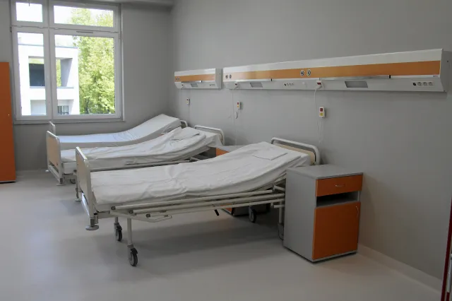 Kielce: W szpitalu zamienili zwłoki, ciało skremowali bez woli rodziny. Decyzja prokuratury