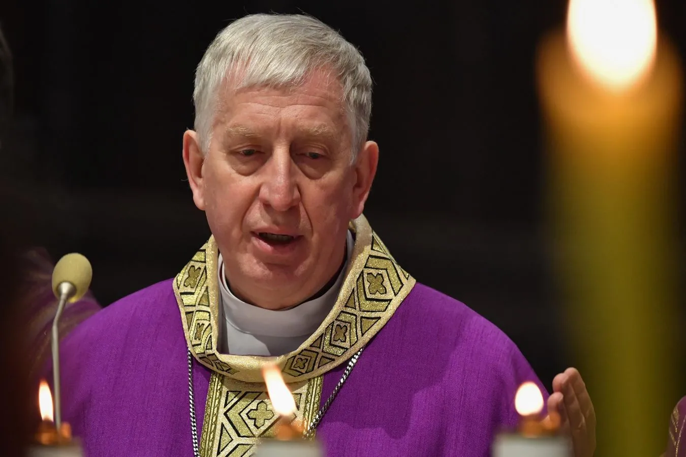 Biskup twierdzi, że buduje ogromną rezydencję dla Caritas. "Zmowa milczenia"