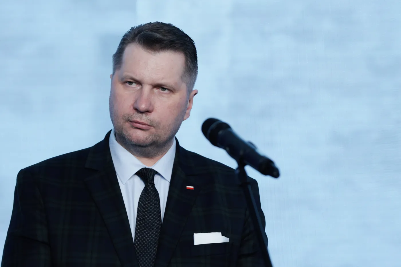 Koniec z pracą domową. Czarnek grzmi: To wielka ściema