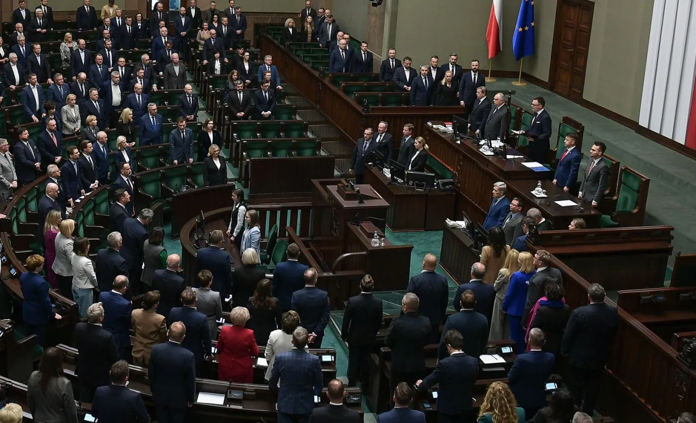 Awantura w czasie minuty ciszy dla ofiar katastrofy smoleńskiej. Kaczyński nieobecny