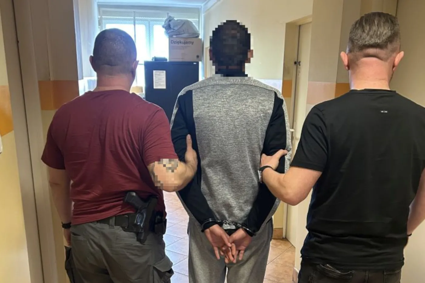 Chojnice: Chciał ukraść auto, zasnął w środku. Policjanci zafundowali mu pobudkę