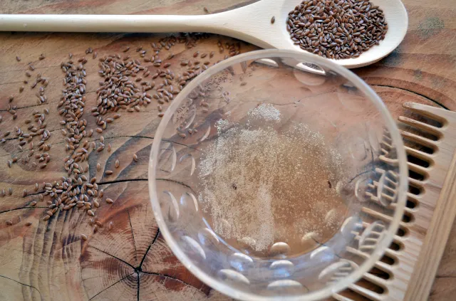 Wystarczą 3 łyżeczki i ciepła woda. Włosy szybko odżyją i nabiorą zdrowego blasku