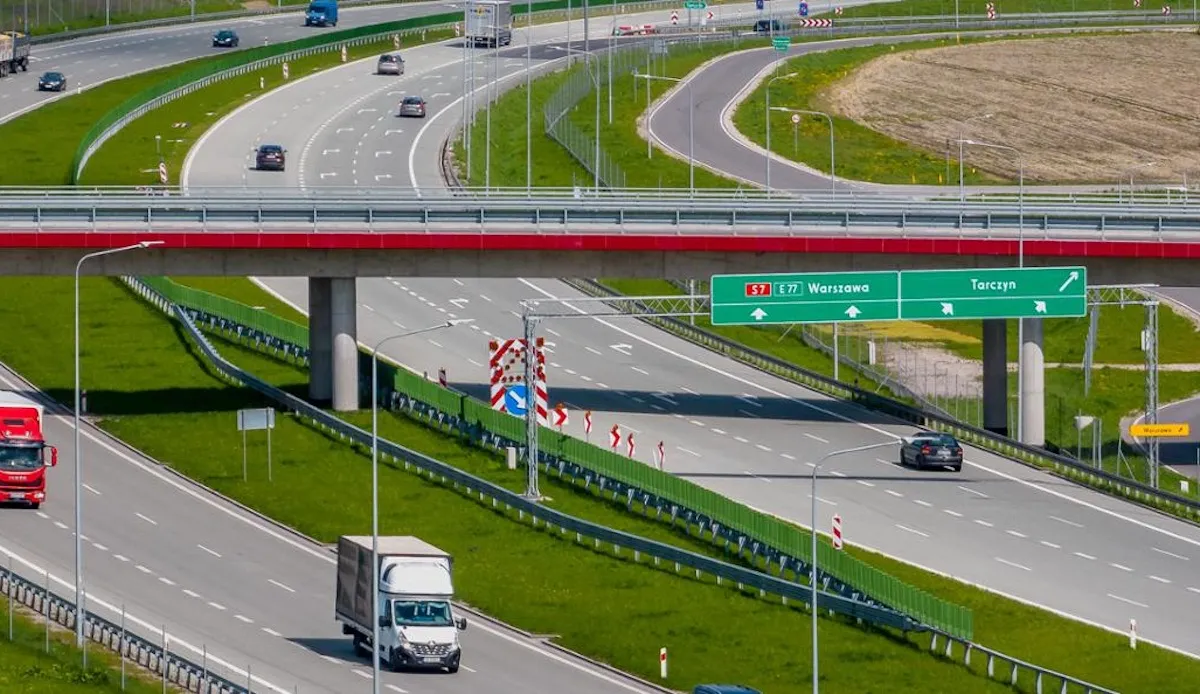 Budowa dróg w Polsce. Nowe odcinki na wakacje