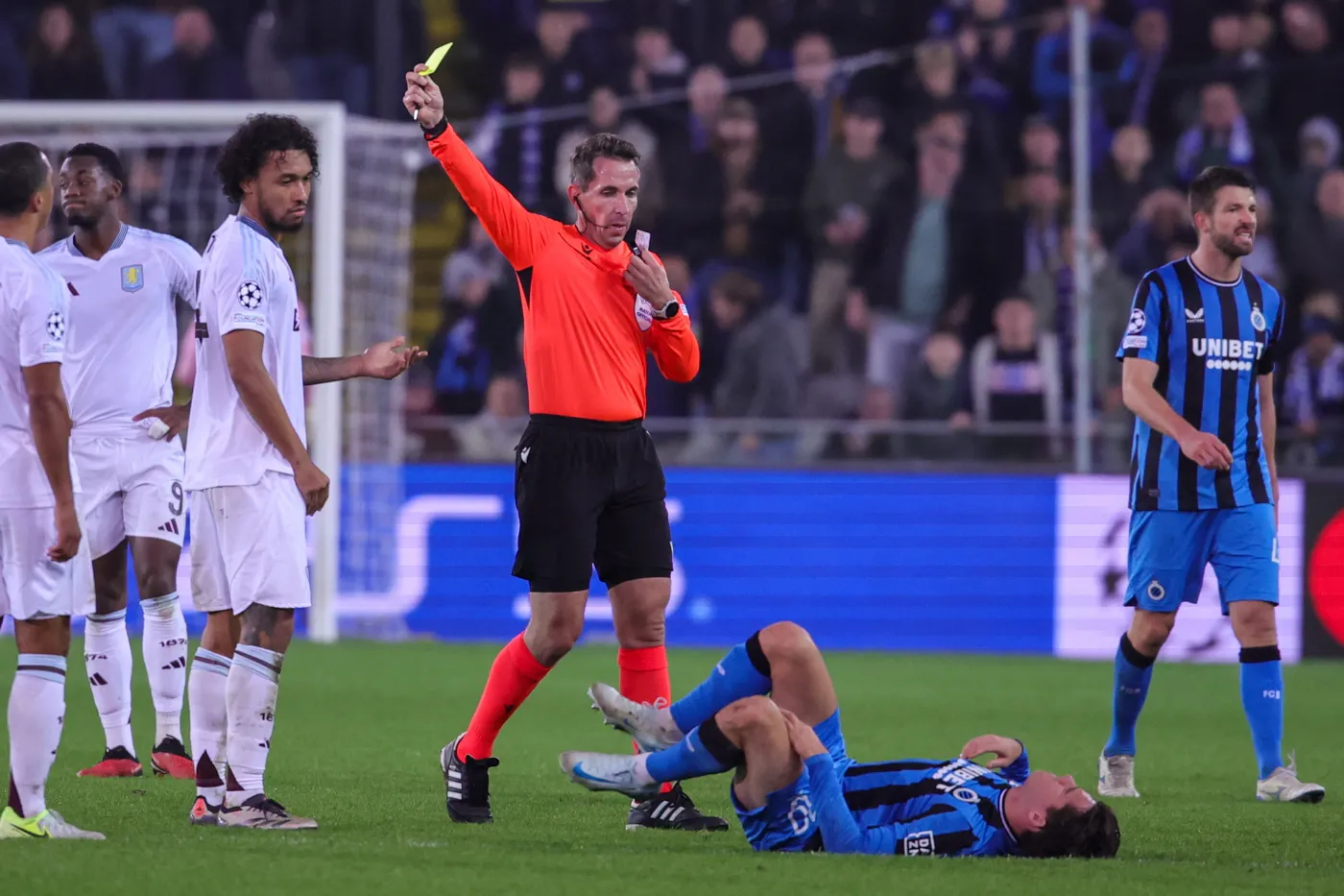 Komiczny rzut karny w Lidze Mistrzów. Zobacz, co zrobił piłkarz Aston Villi