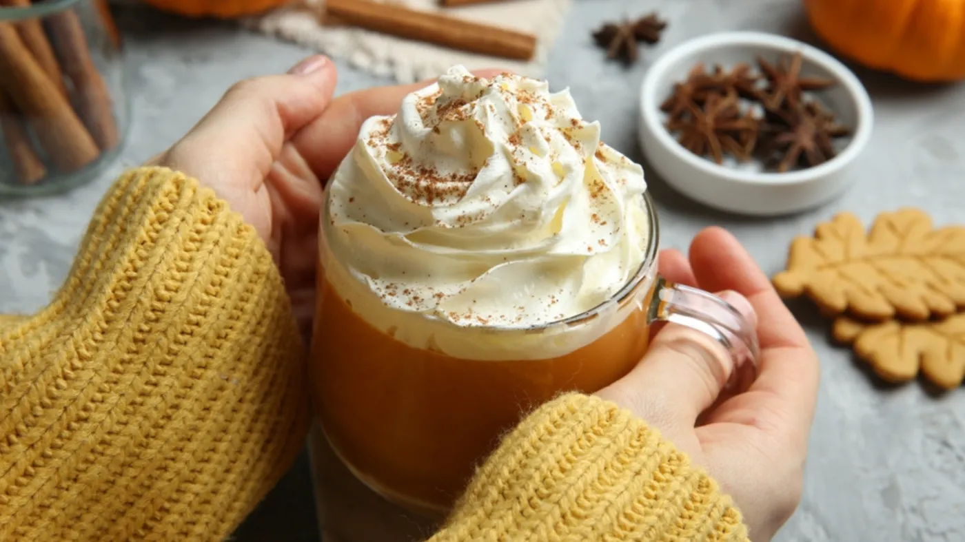 Domowa kawa pumpkin spice latte. Już nigdy nie zamówisz jej w kawiarni