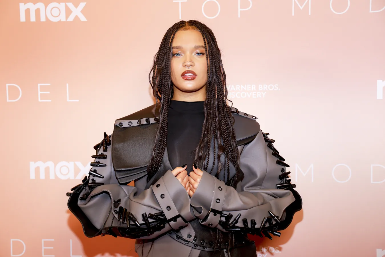 Sara James zaśpiewała na dworcu. To nagranie 16-latki bije rekordy popularności [WIDEO]