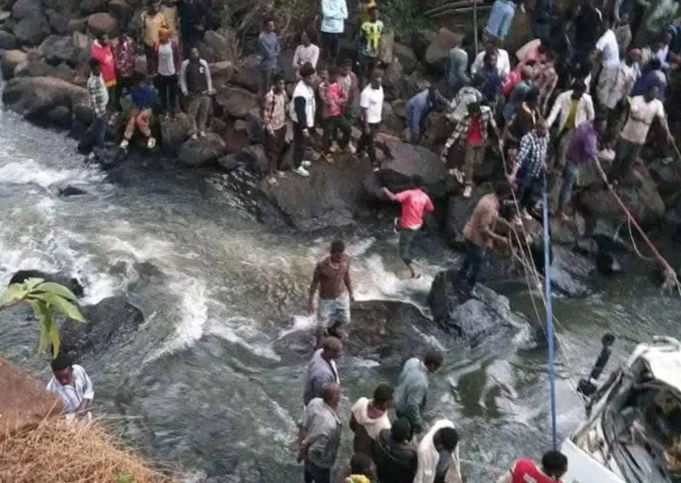 Koszmar w drodze na wesele. Zginęło co najmniej 71 osób