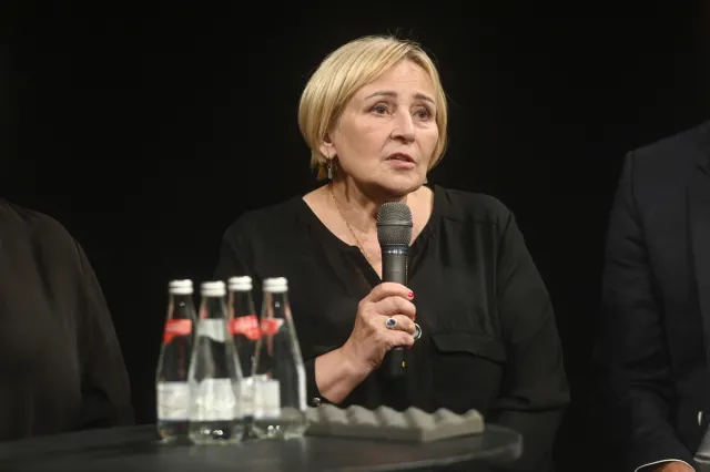 Mama Anny Przybylskiej padła ofiarą oszustki. Mówi o szantażu. "Zniszczyła mi życie"