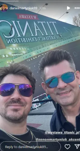 zenek-martyniuk-i-jego-syn-pozuja-usmiechnieci-38444374.png