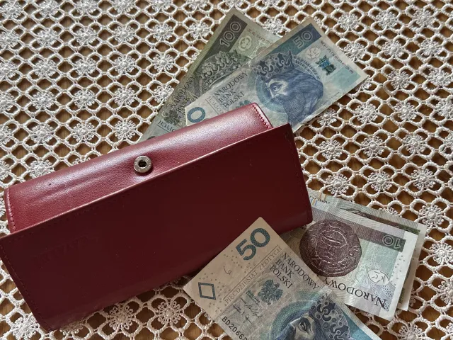 Tysiące emerytów mogą odzyskać pieniądze! Wystarczy jeden ruch w ZUS