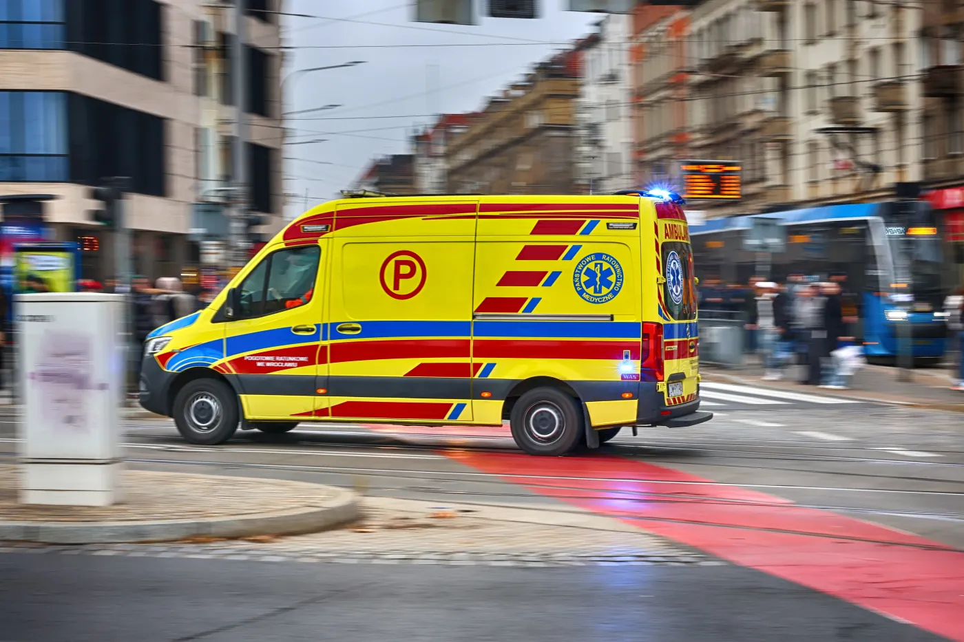 Kobieta zmarła w lokalu wyborczym. Przerwane głosowanie