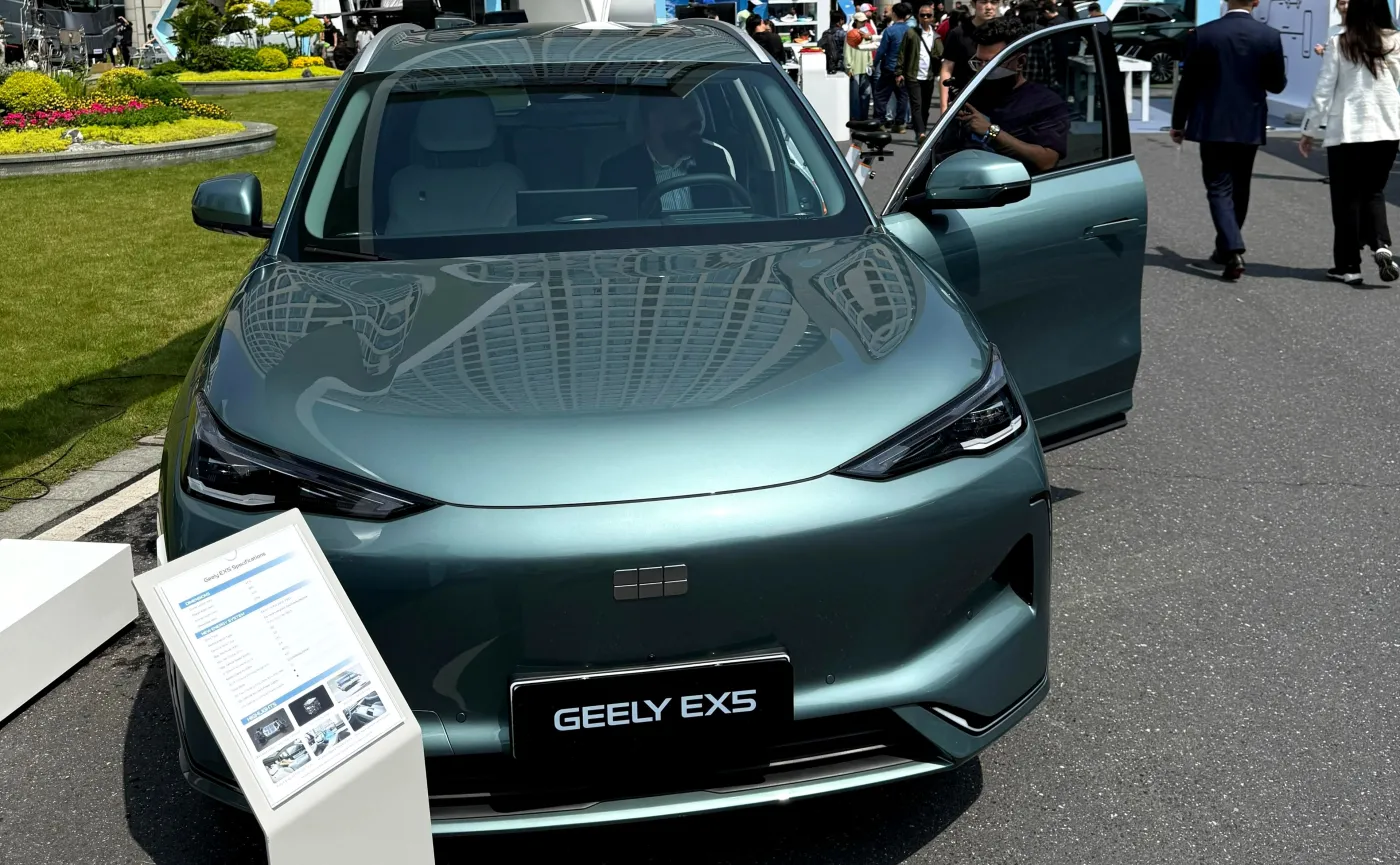 Geely już w Polsce. Nowy SUV ma 218 KM i spala 2,7 l na 100 km. Ile kosztuje?