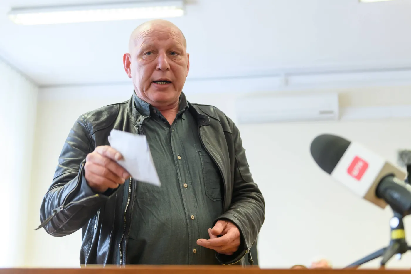 Jasnowidz Jackowski wie, co wydarzy się jesienią. Mówił o wojnie, teraz wieszczy "podstęp"