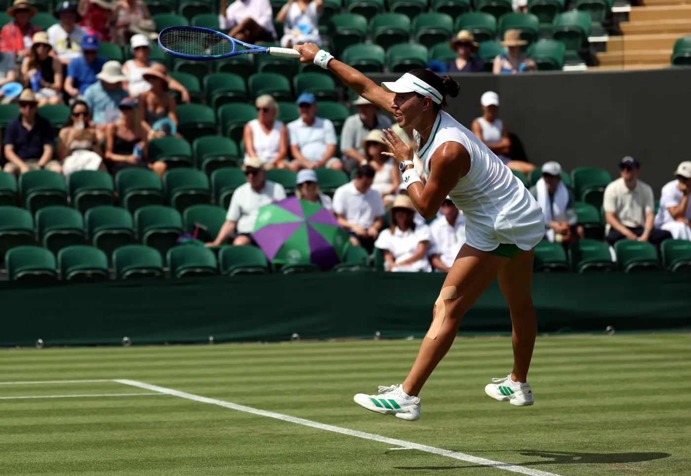Trzecia tenisistka rankingu WTA odpadła w 1. rundzie Wimbledonu. W sobotę pokonała Świątek
