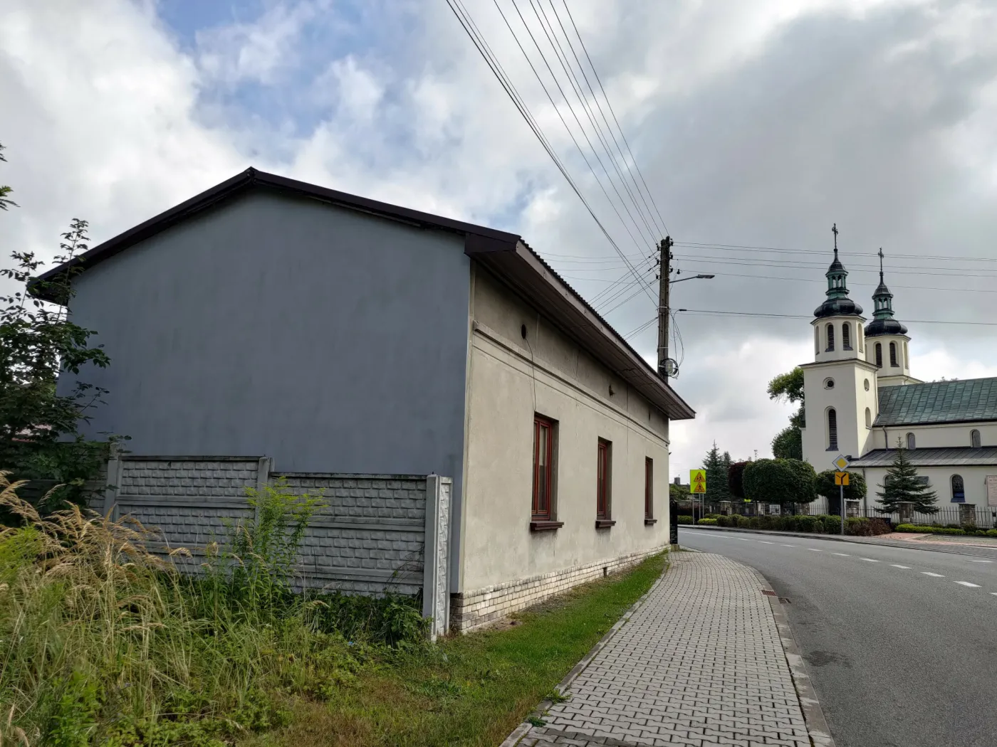 Meble, pralka a nawet siłownia. Tak wyglądała kryjówka Jacka Jaworka