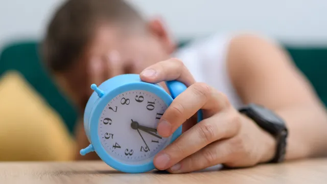 Czas letni czy zimowy? Neurobiolog nie ma wątpliwości, że tylko jeden jest wart utrzymania na stałe