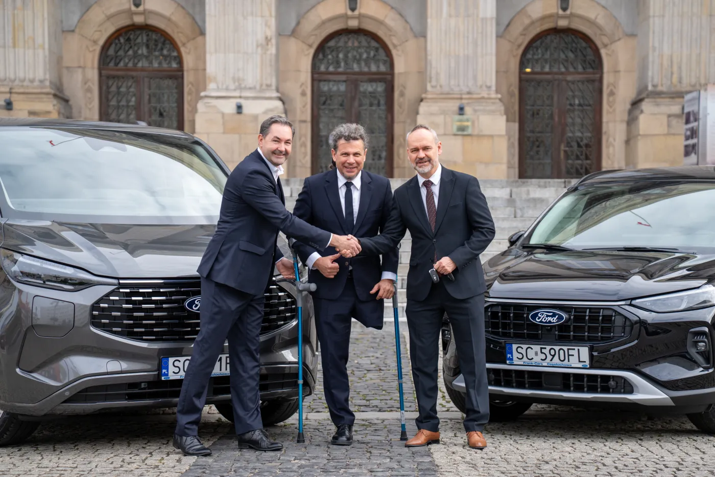 Ford przekazał samochody. To nowy kontrakt