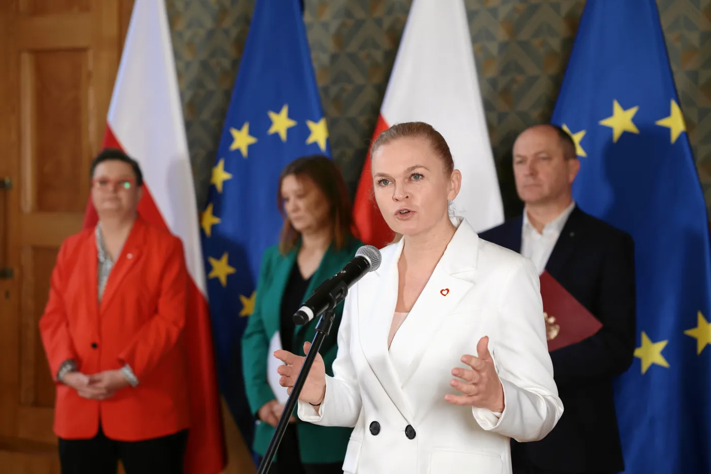 Nauczyciele stracą od stycznia? Związkowcy alarmują ws. "pozornych" działań MEN