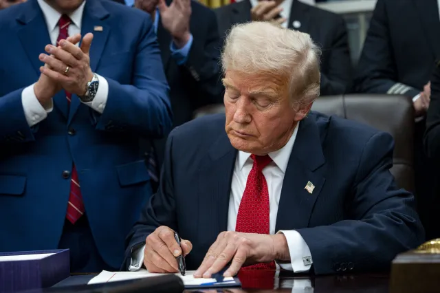 Trump kończy najdłuższy shutdown w historii USA. Po 43 dniach chaosu rząd wraca do pracy