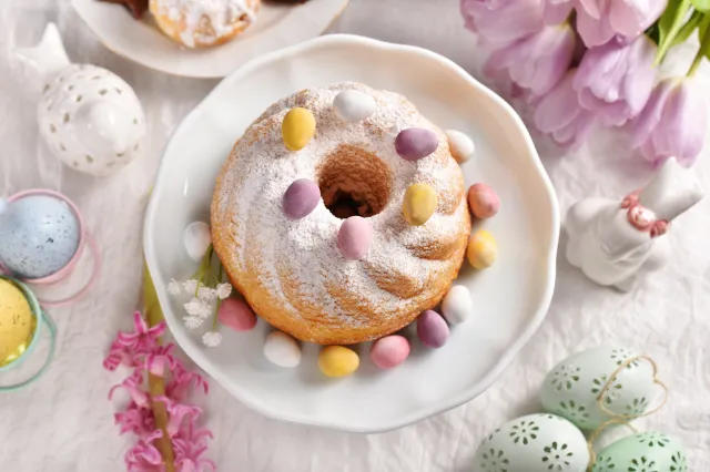 Babka majonezowa z przepisu Ewy Wachowicz. Co robi ten składnik w cieście?