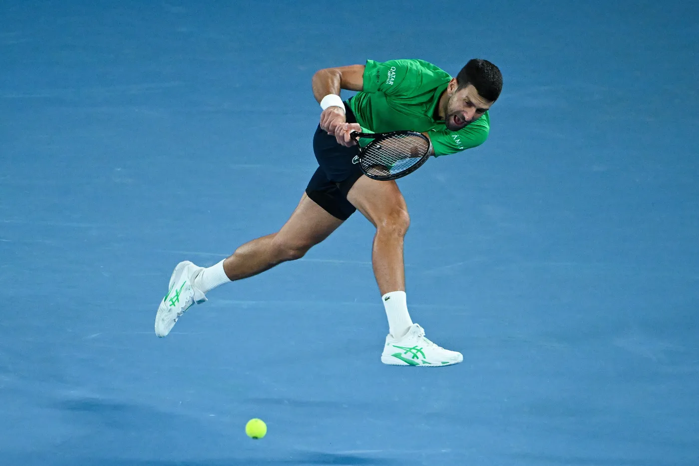 Rakieta Djokovicia sprzedana za rekordową sumę. Serb wygrał nią Australian Open