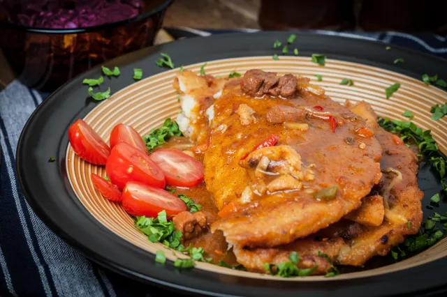 Pyszny obiad na wtorek. Podajemy przepis, Ty gotujesz. Placek po zbójnicku