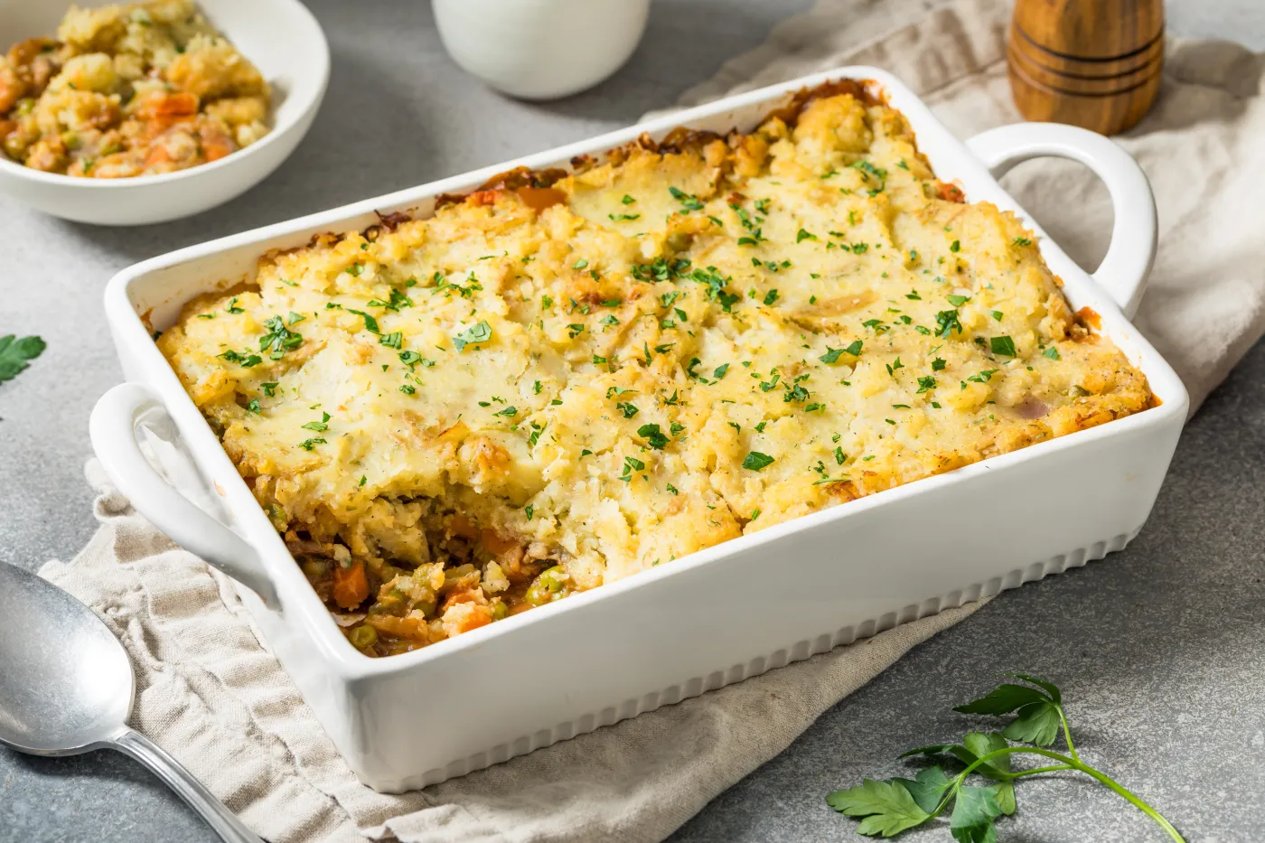 Pyszny obiad na sobotę. Podajemy przepis, Ty gotujesz. Puszysta zapiekanka z wołowiną