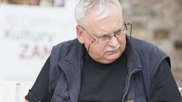 Autor "Wiedźmina" o wysokich cenach książek. "Nie może kosztować więcej, niż..."