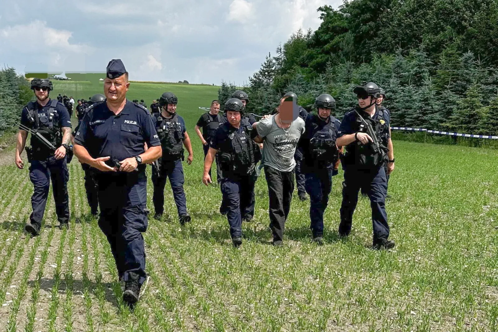 Zginął od ciosów nożem, bo stanął w obronie własnej córki. Kulisy tragedii w Mierzawie