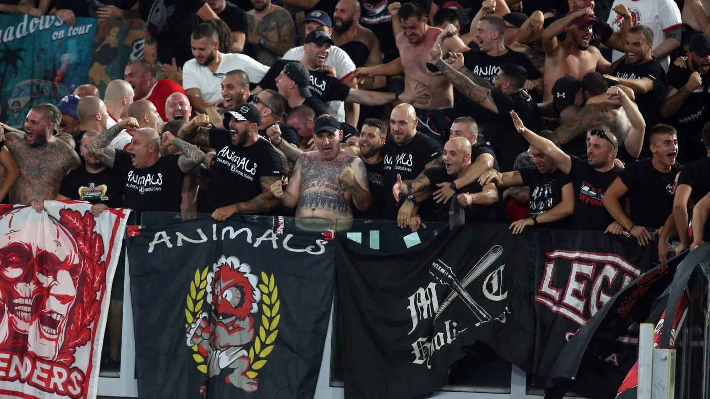 Skandaliczne zachowanie kibiców na meczu Ligi Europy. Faszystowskie gesty na trybunach