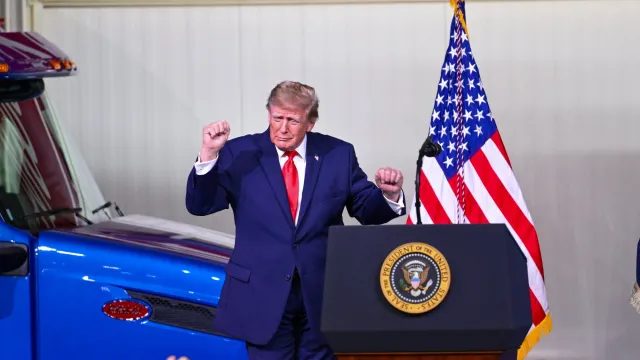 Trump nie wyklucza kolejnych ataków na Iran. Trzeci lotniskowiec płynie na Bliski Wschód