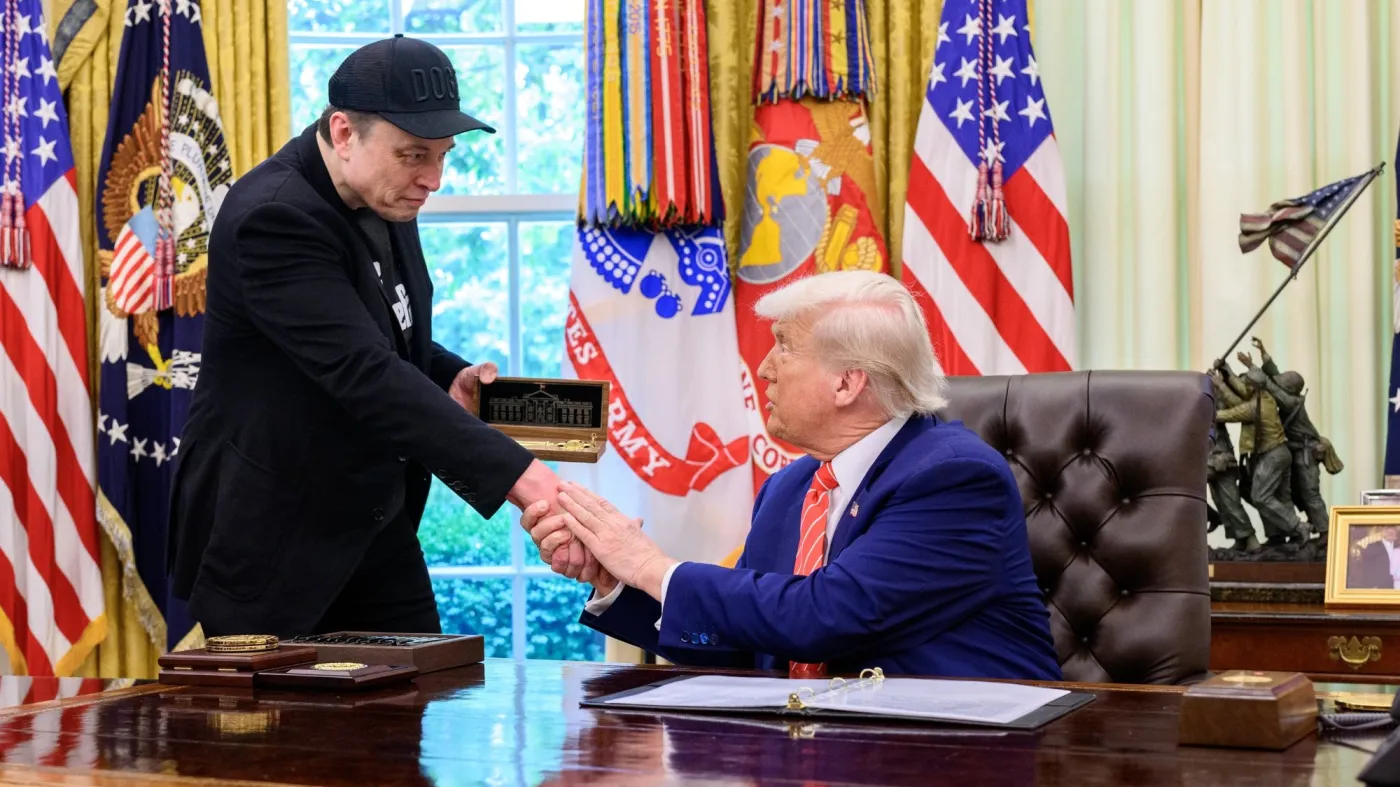 Elon Musk przerzuca odpowiedzialność na Donalda Trumpa. "Decyzję podejmuje prezydent USA"