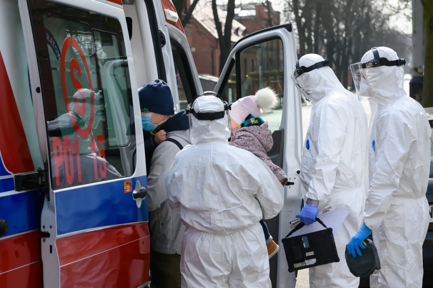 Ratownicy w czasie koronawirusa. "Wielu jedzie na antydepresantach"