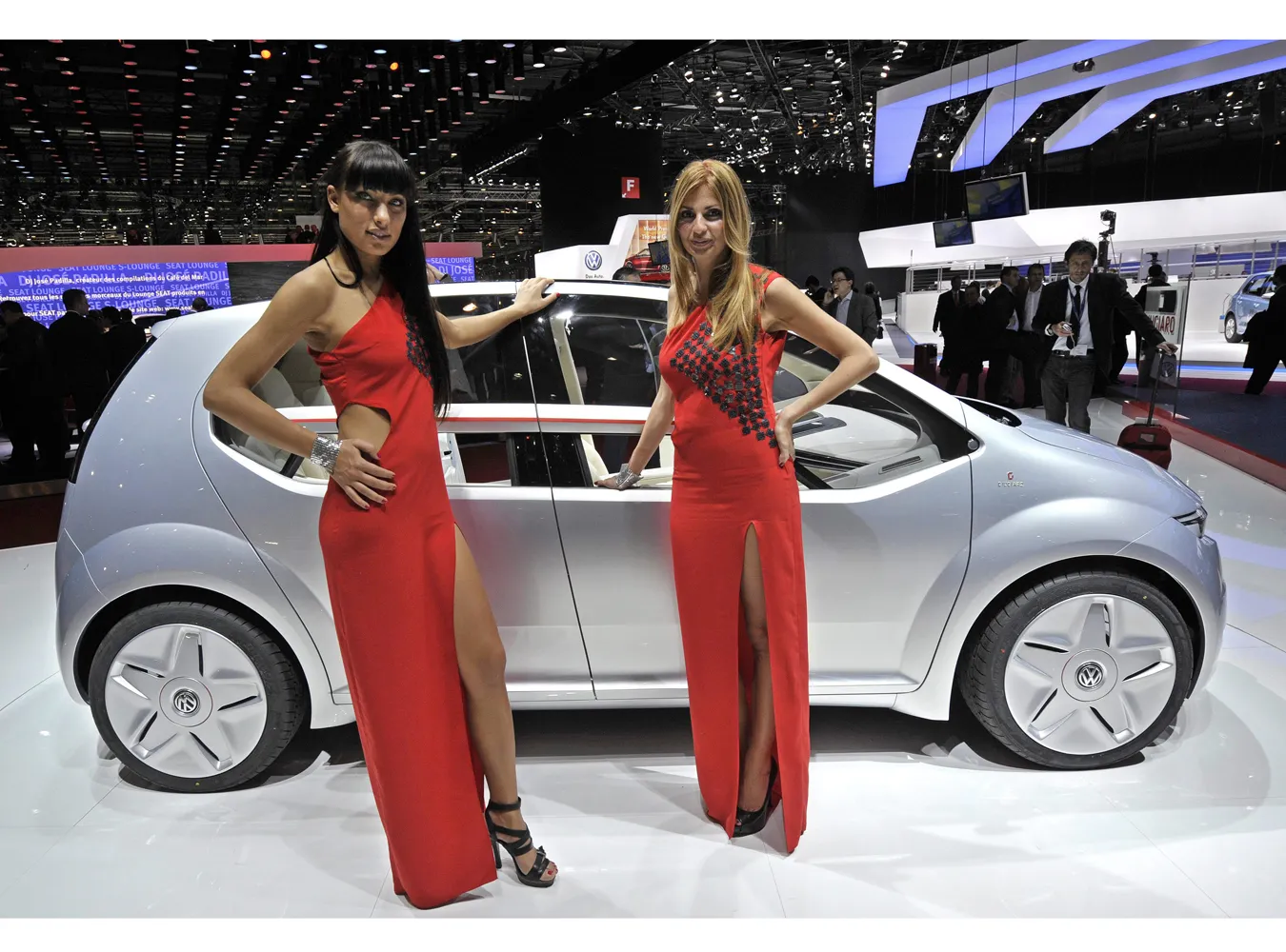 1859813-italdesign-giugiaro-monospace-concept-volkswagen.jpg