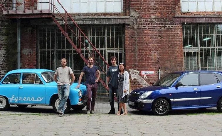 Elektryczna Syrena z Łodzi (team PEVT) i "elektryk" z Poznania (team EVgarage) 