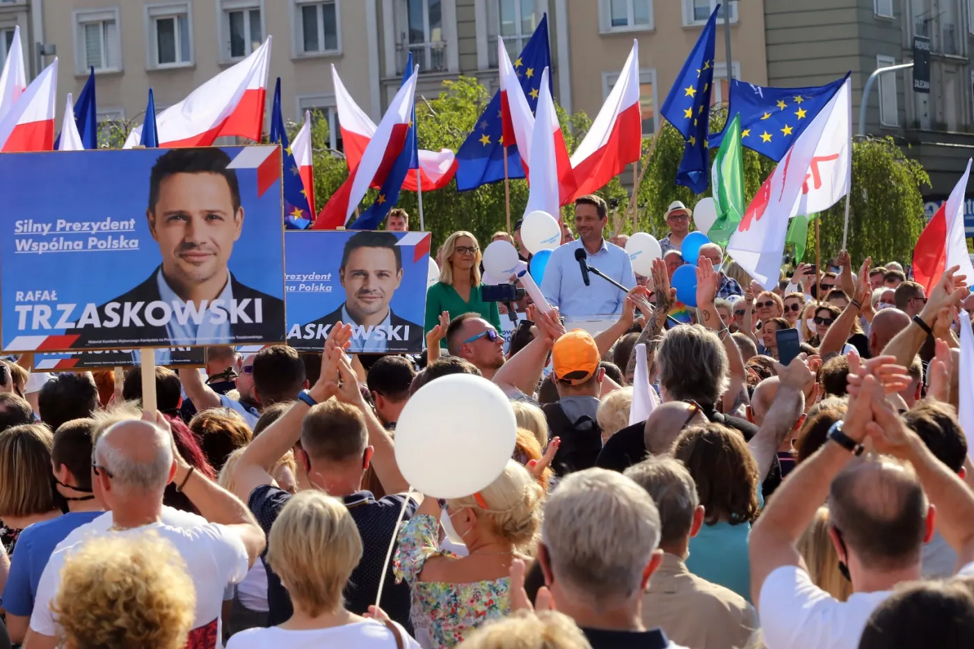 Starcie Trzaskowskiego z hejterem. "Ten pan ma odwagę, bo Andrzej Duda nie miał odwagi"