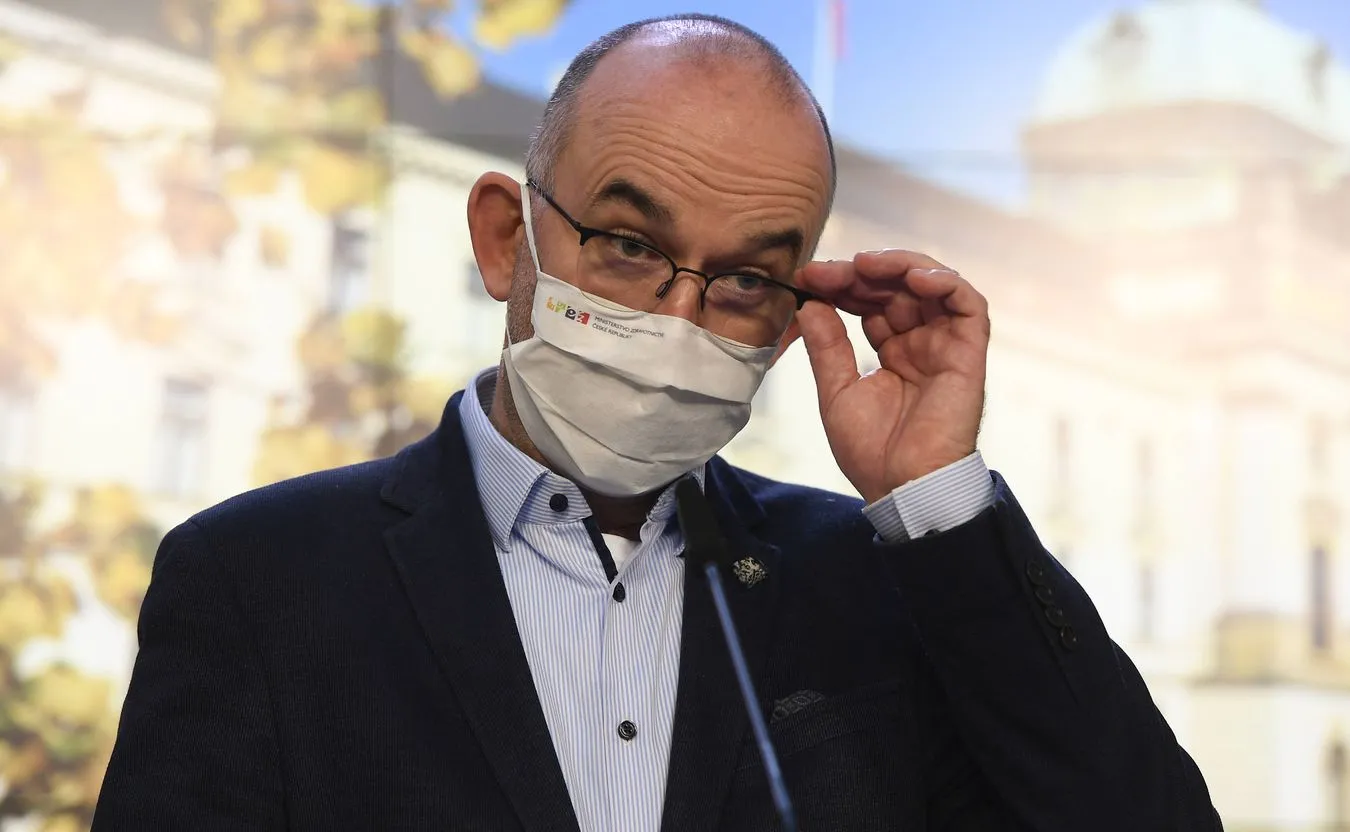 Minister zdrowia Czech: Sytuacja robi się poważna, zaproponuję przywrócenie restrykcji