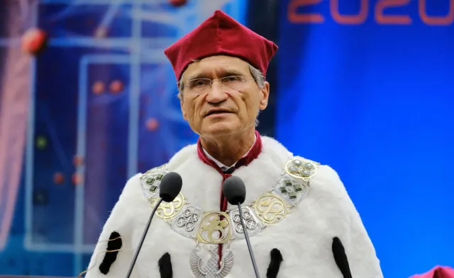 Rektor WUM: Przepraszam za nieprawidłowości w organizacji szczepień