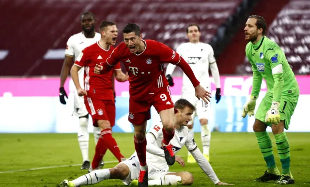 Bundesliga: Lewandowski i Piątek trafili do siatki rywali