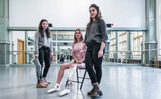 Polskie studentki zaprojektowały elektroniczną protezę dla baletnicy [WIDEO]