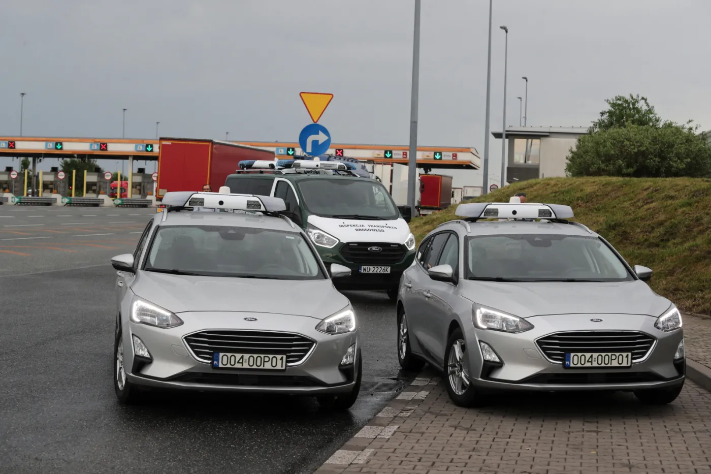 nowe-radiowozy-do-kontroli-oplaty-drogowej-etoll-37174547.jpg