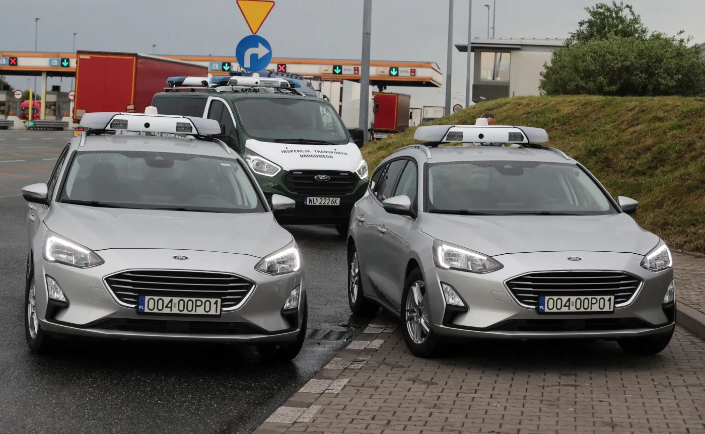 nowe-radiowozy-do-kontroli-oplaty-drogowej-etoll-37174594.jpg