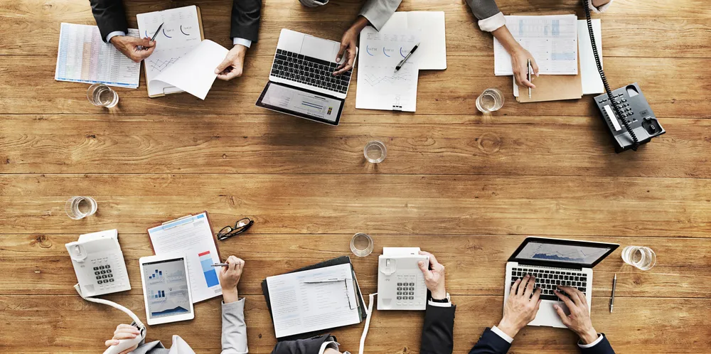 spółka biznes firma statystyka fot. shutterstock