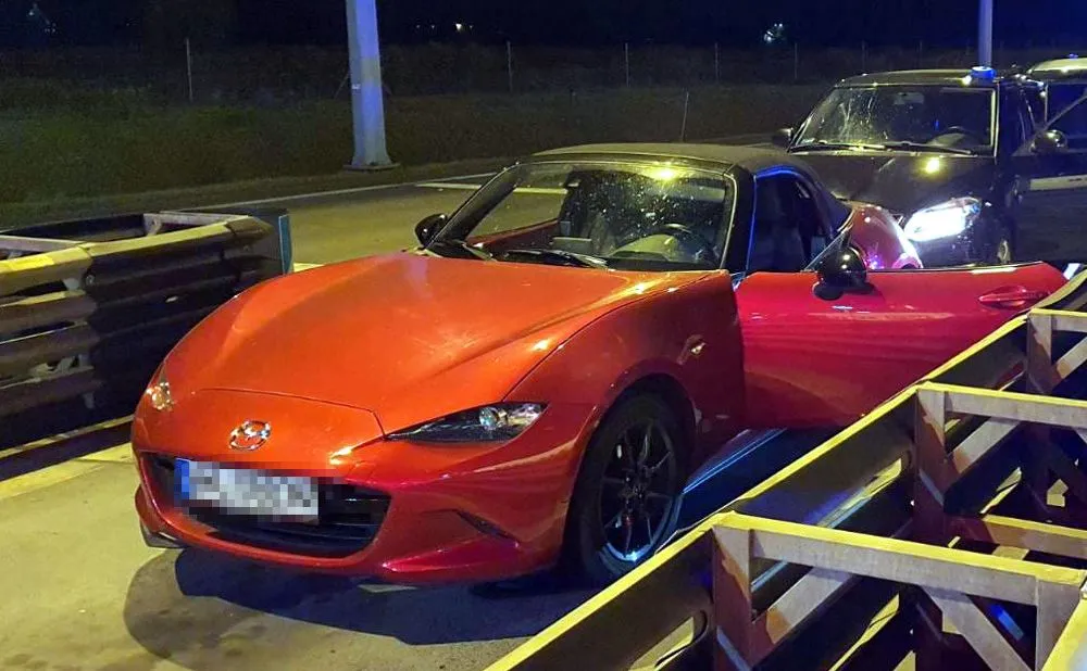 Złodzieje samochodów w potrzasku na A2. Kradli chytrą metodą