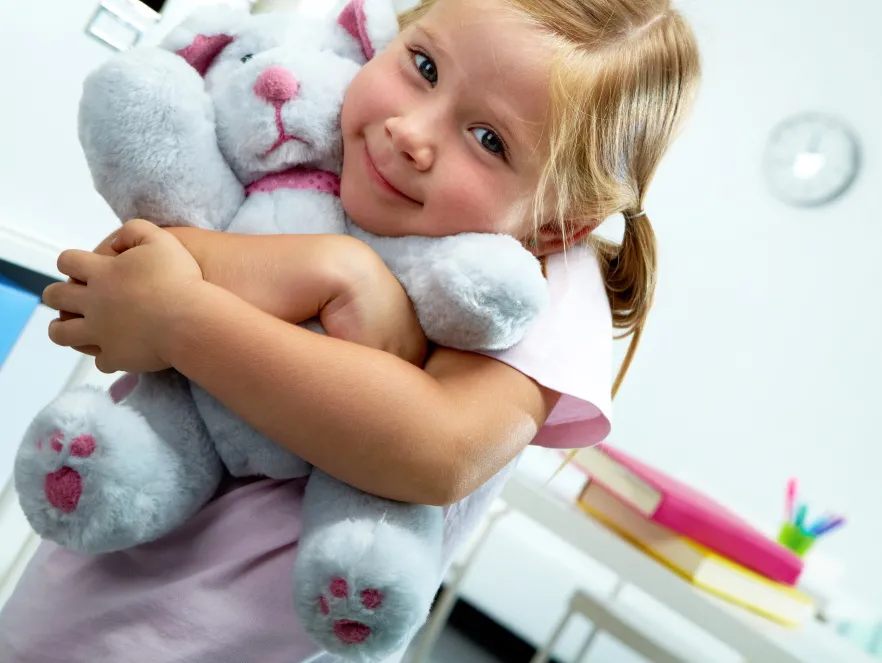 TO musi kiedyś nastąpić: Porady psychologa, które pomogą dziecku rozstać się z ukochaną zabawką