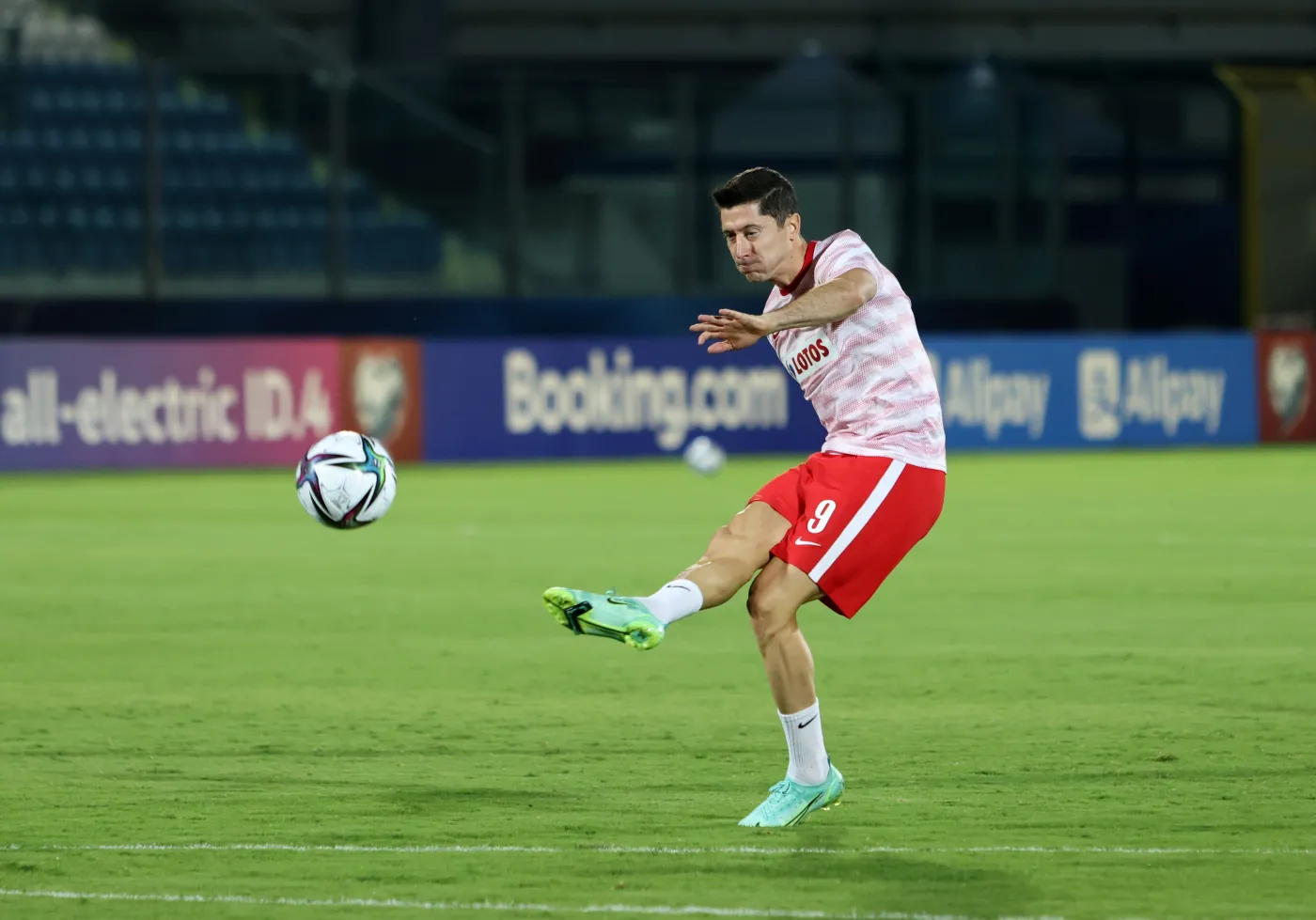 Piłkarz reprezentacji Polski Robert Lewandowski