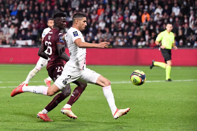 PSG rzutem na taśmę wygrało siódmy mecz z rzędu. Hakimi bohaterem