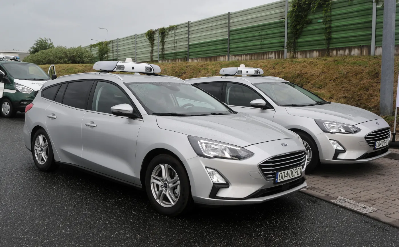 nowe-radiowozy-do-kontroli-oplaty-drogowej-etoll-37253077.jpg