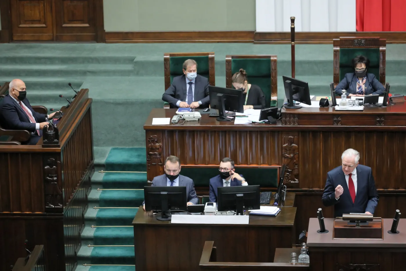 Debata nad projektem budżetu. Opozycja mówi o zwiększaniu długu, PiS o programach społecznych